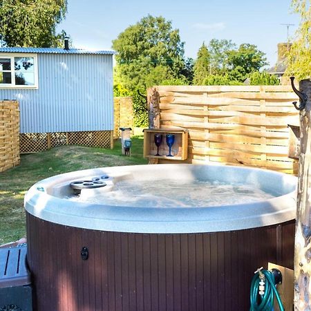 The Hideaway Hut - 1 Bed Shepherds Hut - Hereford Exterior photo