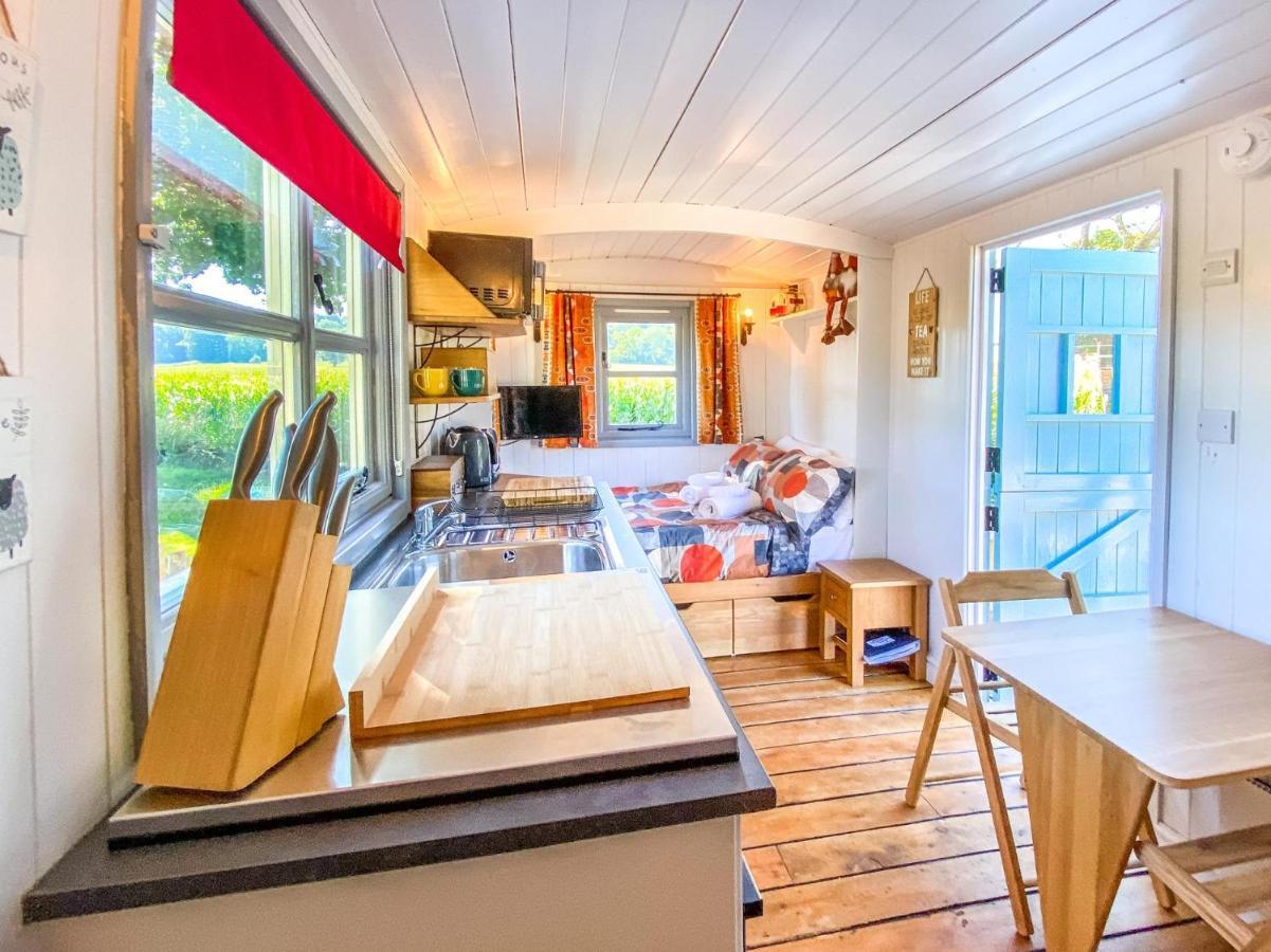 The Hideaway Hut - 1 Bed Shepherds Hut - Hereford Exterior photo