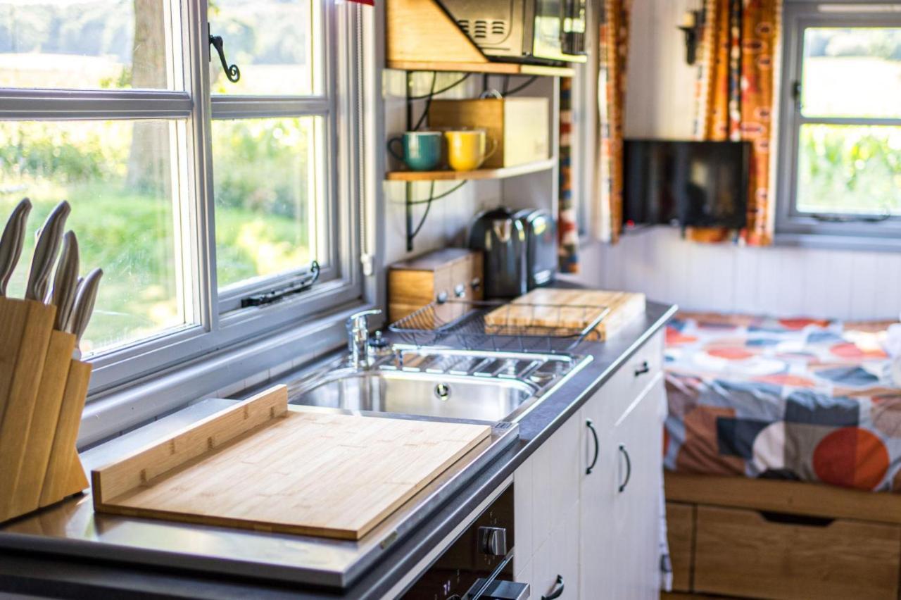 The Hideaway Hut - 1 Bed Shepherds Hut - Hereford Exterior photo