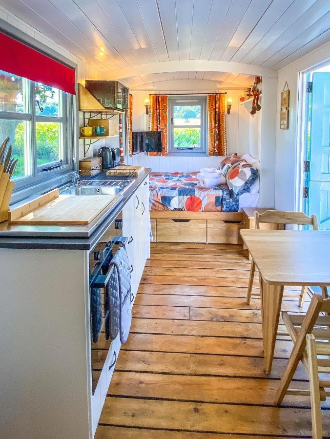 The Hideaway Hut - 1 Bed Shepherds Hut - Hereford Exterior photo