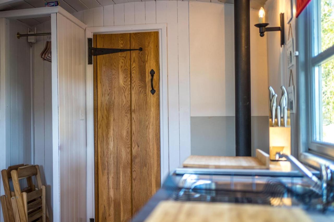 The Hideaway Hut - 1 Bed Shepherds Hut - Hereford Exterior photo